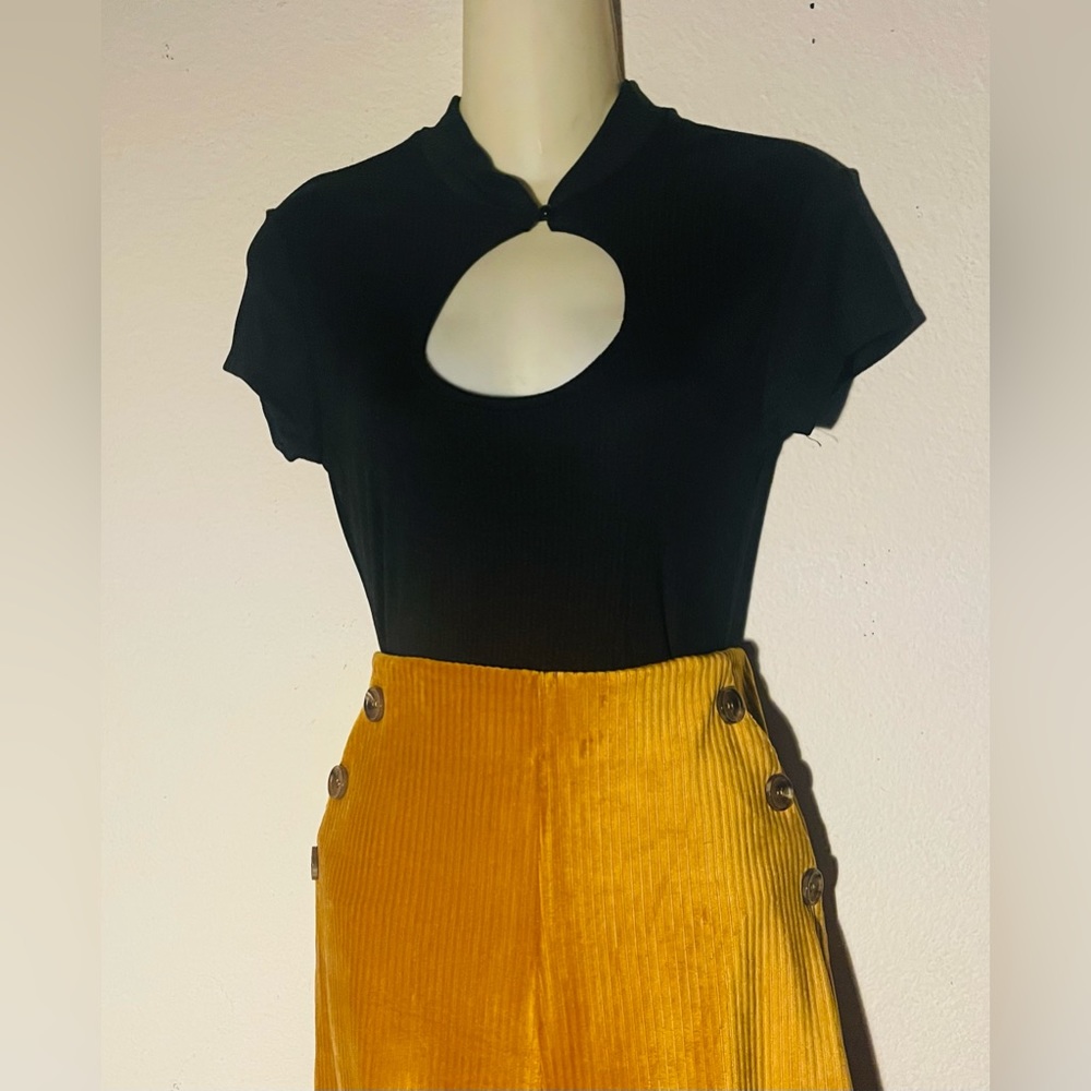 POLLY & ESTHER FRONT KEYHOLE BODY SUIT TOP